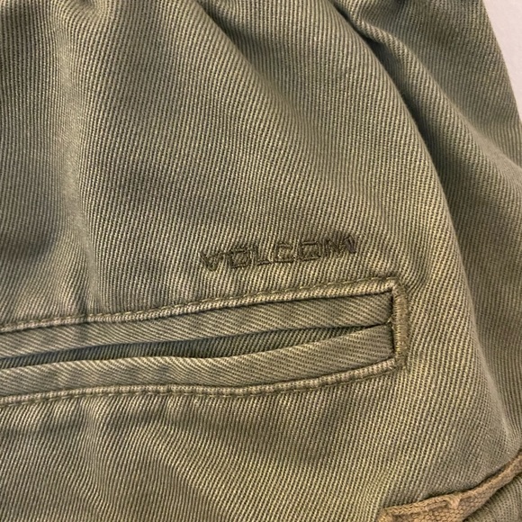 Volcom Green cargo shorts size large - Picture 2 of 6